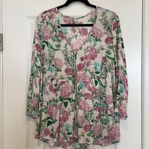 Beautiful flowy and floral top.